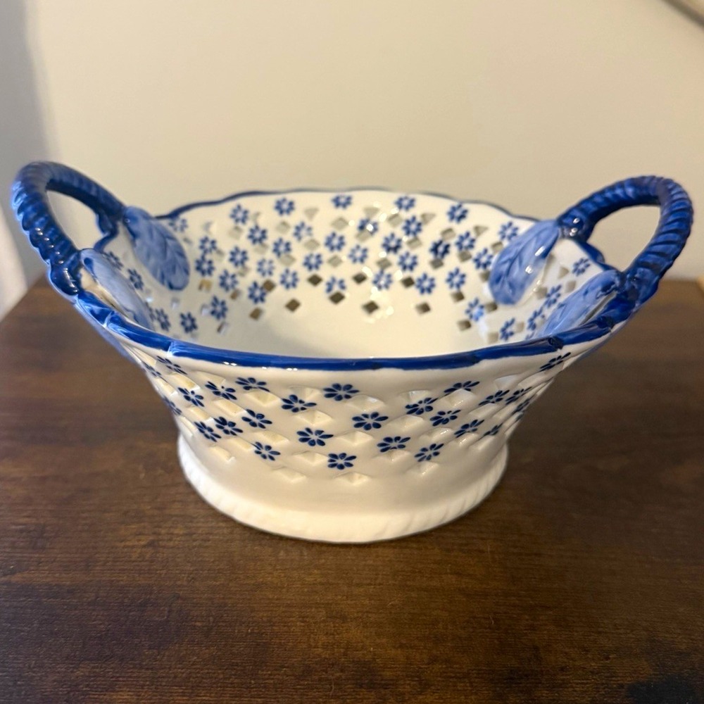 Vintage Delft Style Blue White Porcelain Basket Windmill Pierced Lattice 7"